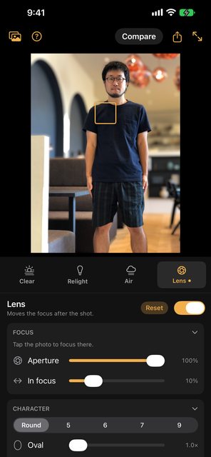 Rake Plus with Lens open: a man in a café in sharp focus, the café behind him softly blurred, and the focus point marked on his shirt